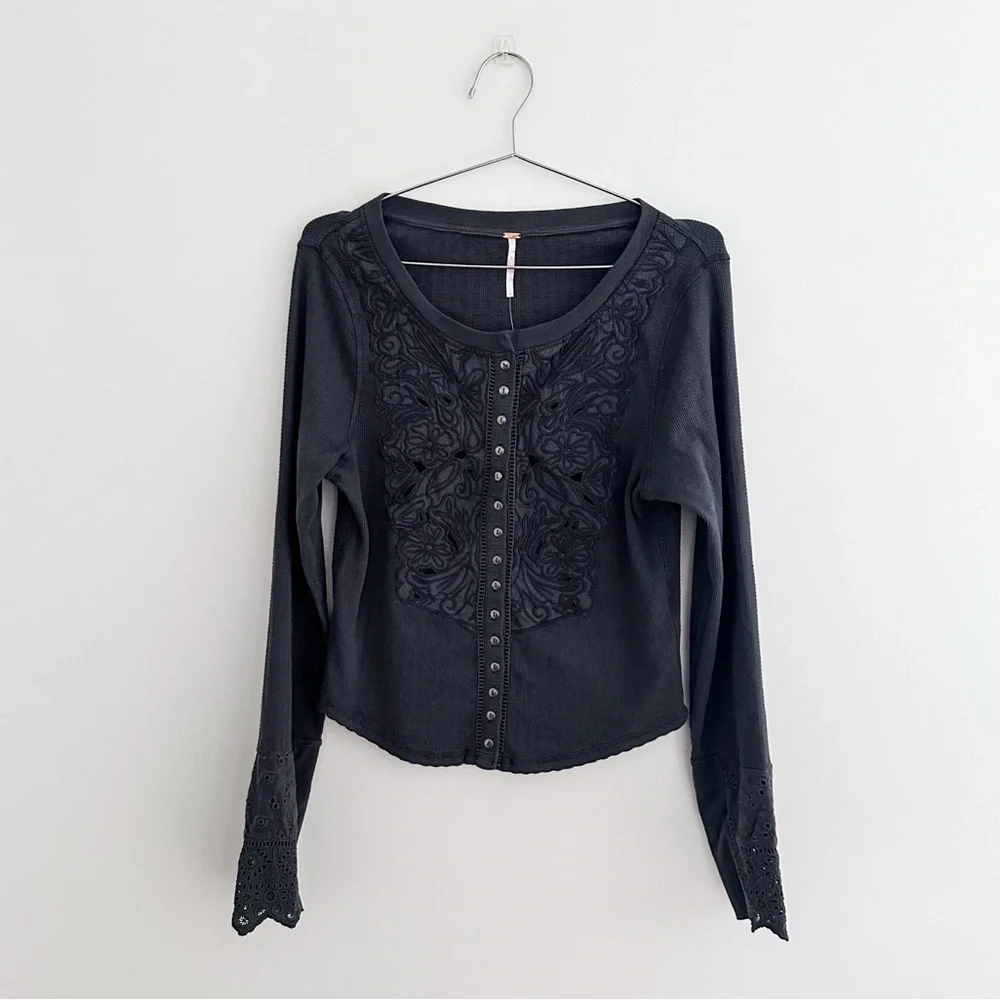 Free People Sidelines Embroidered Henley Long Sleeve Top NWT Size Large - Picture 2 of 7